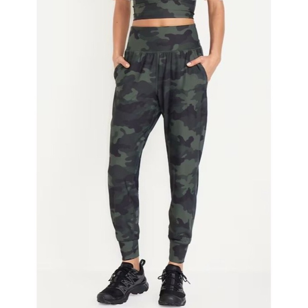 NWT Old navy high rise power soft Camo Jogger Pants with pockets size large